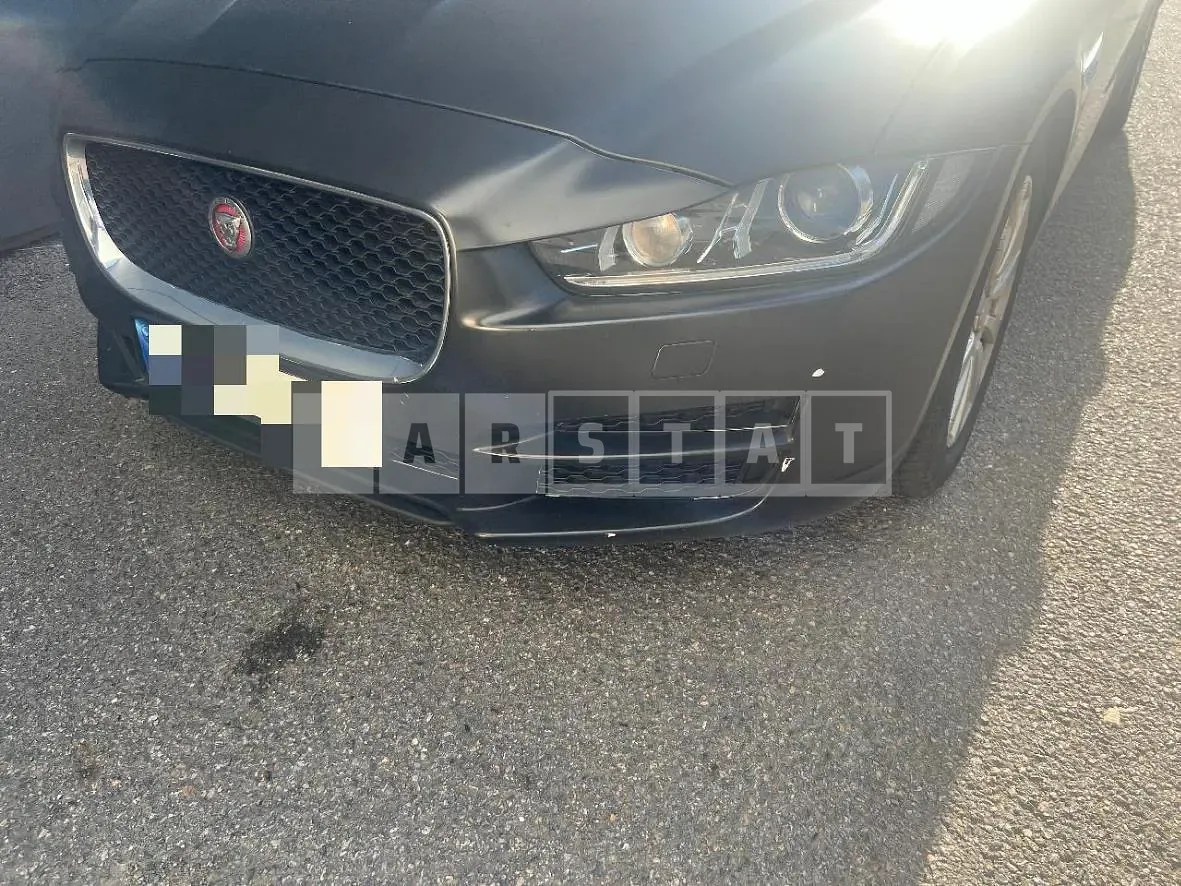 Photo 3 of 3: 2016 Jaguar (parts) XE 2.0T Headlamp — Korean insurance auction