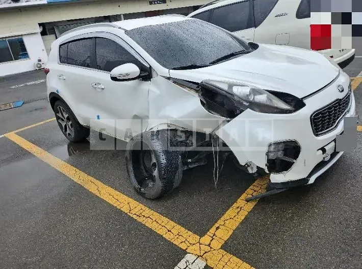 Photo 2 of 10: 2016 Kia Sportage — Korean insurance auction