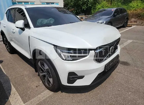 Photo 2 of 9: 2023 Volvo XC40 B4 AWD, VIN YV1XZK921P2030203 — Korean insurance auction
