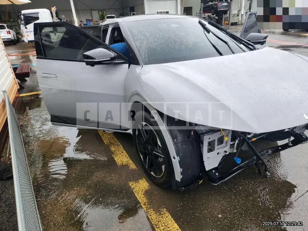 Photo 2 of 10: 2024 Kia EV6 Long Range 4WD — Korean insurance auction