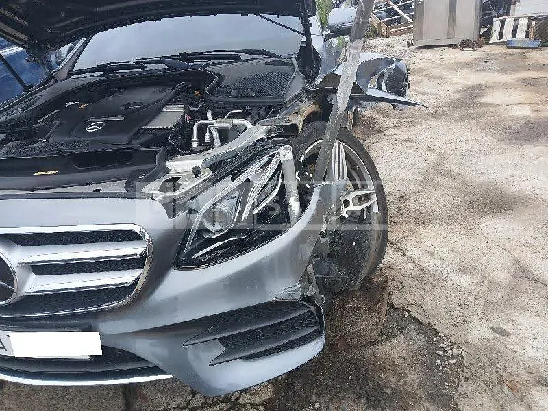 Photo 2 of 66: 2020 Mercedes-Benz E300 4Matic, VIN WDDZF4KB9LA715150 — Korean insurance auction