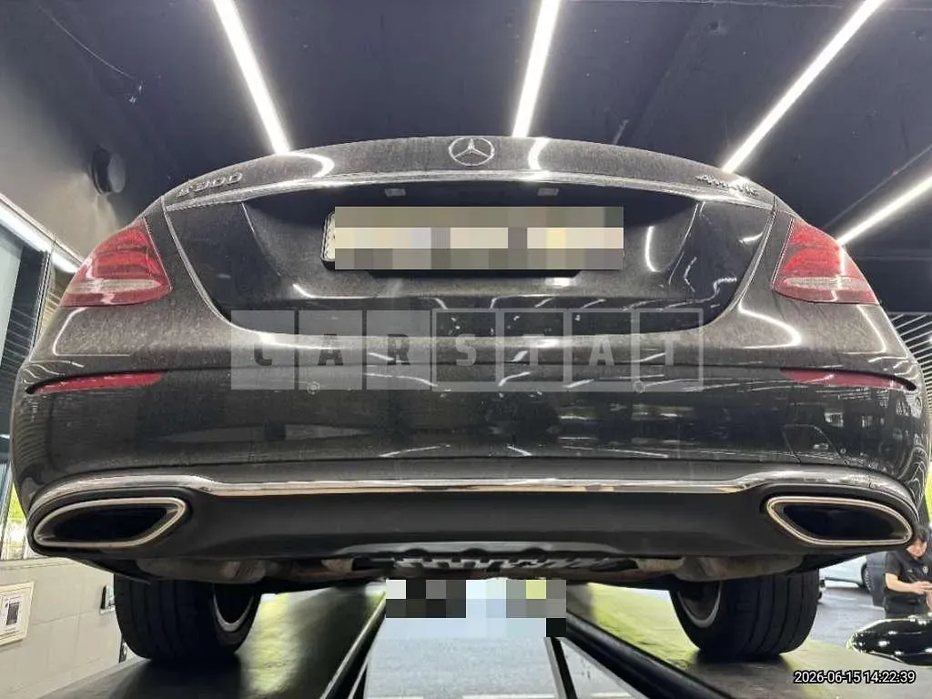 Photo 2 of 37: 2017 Mercedes-Benz E300 4Matic — Korean insurance auction