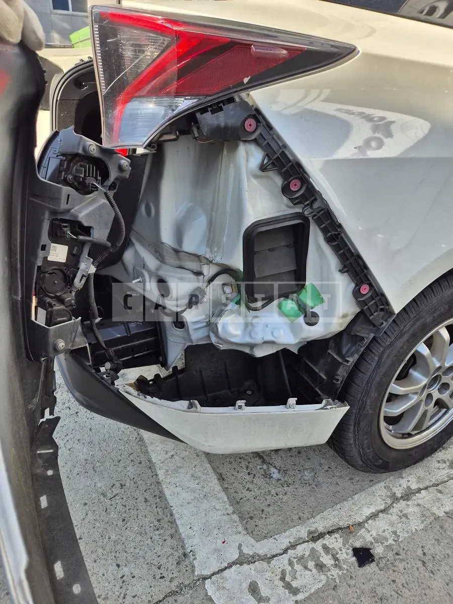 Photo 2 of 5: 2018 Toyota Prius — Korean insurance auction