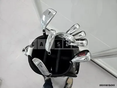 Photo 1 of 12: 2024 Volkswagen Golf Club Bags, Etc. — Korean insurance auction