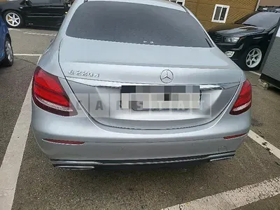 Photo 1 of 37: 2017 Mercedes-Benz E220 d — Korean insurance auction
