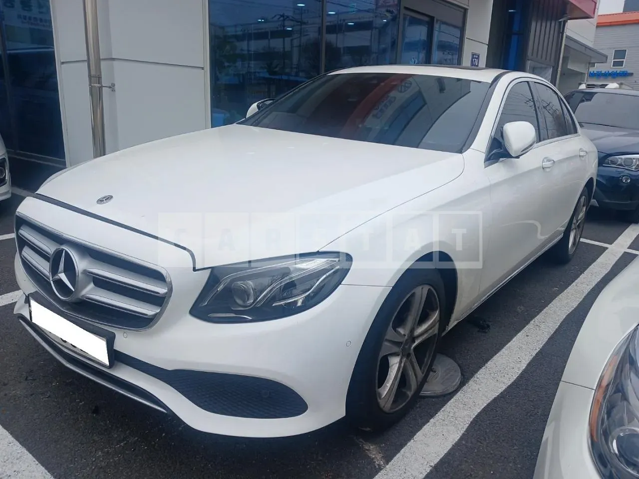 Photo 2 of 15: 2018 Mercedes-Benz E220d 4Matic, VIN WDDZF0FB0JA429025 — Korean insurance auction
