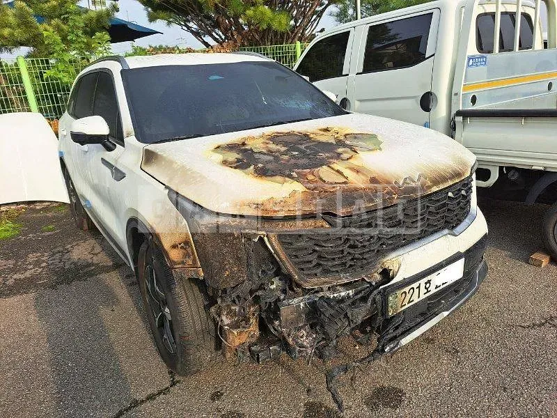 Photo 2 of 18: 2024 Kia Sorento Hybrid, VIN KNARH81GBRA263732 — Korean insurance auction