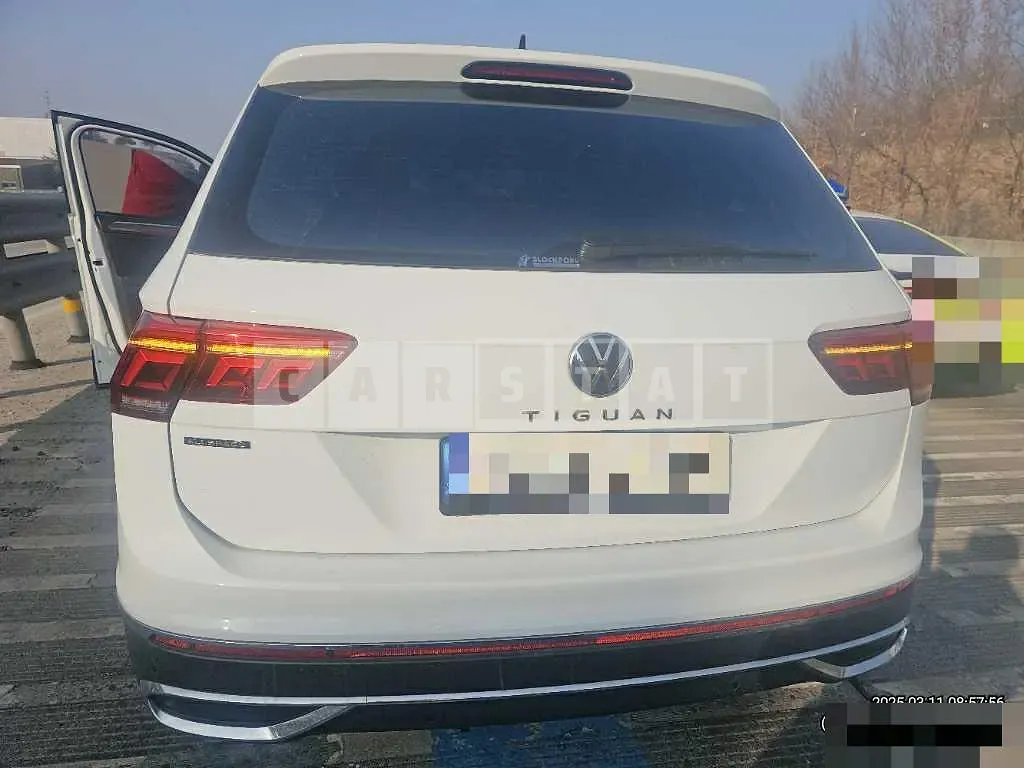 Photo 2 of 6: 2023 Volkswagen Tiguan All Space — Korean insurance auction