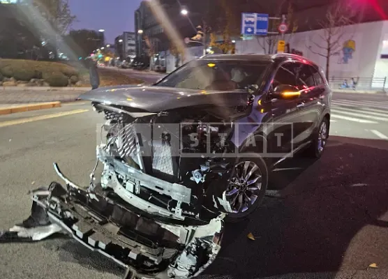 Photo 2 of 5: 2019 Kia Sorento, VIN KNAPS81BBKA514365 — Korean insurance auction