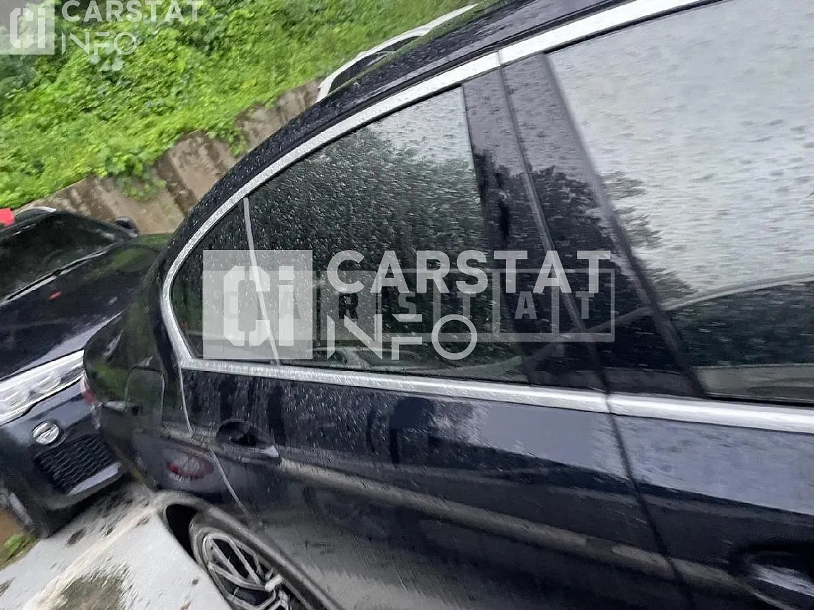 Photo 2 of 32: 2021 BMW Calm 530e — Korean insurance auction