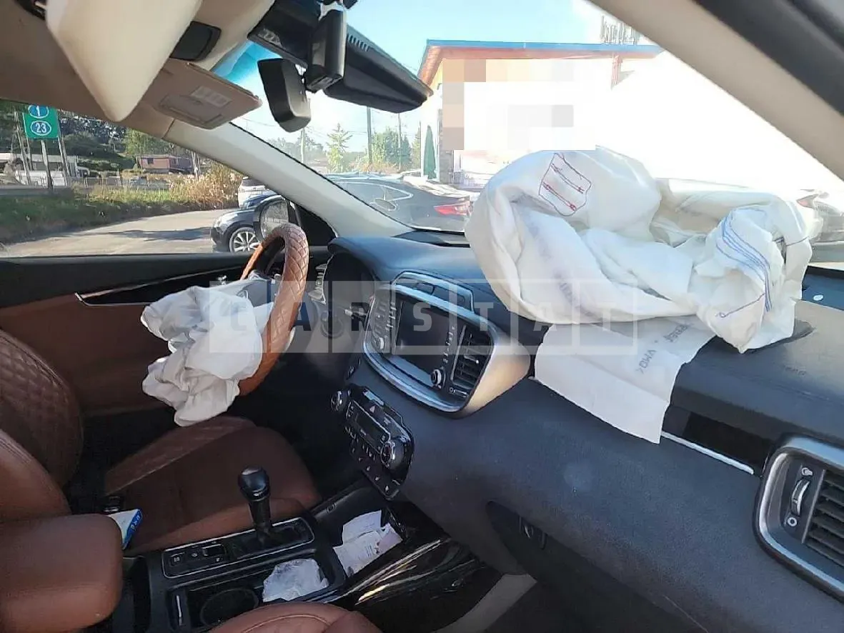Photo 2 of 16: 2018 Kia Sorento, VIN KNAPK81BBKA501472 — Korean insurance auction