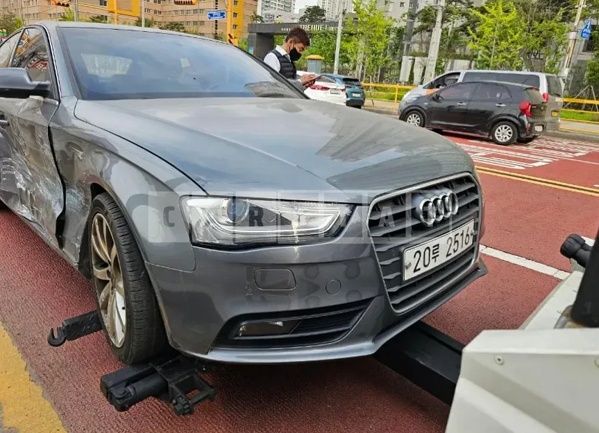 Photo 2 of 4: 2015 Audi A4 30 TDI, VIN WAUZZZ8K3FN041335 — Korean insurance auction