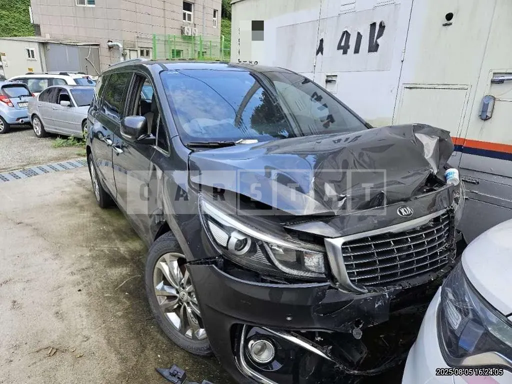 Photo 2 of 16: 2017 Kia Carnivals — Korean insurance auction