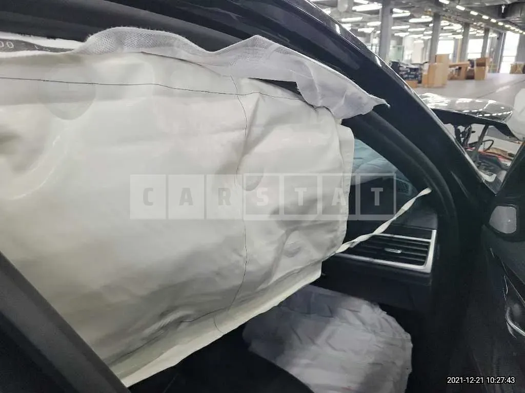 Photo 2 of 25: 2018 BMW 730Ld xDrive, VIN WBA7G6105JB074190 — Korean insurance auction