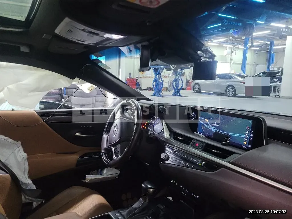 Photo 2 of 16: 2020 Lexus ES300h, VIN JTHBA1C18M2000336 — Korean insurance auction