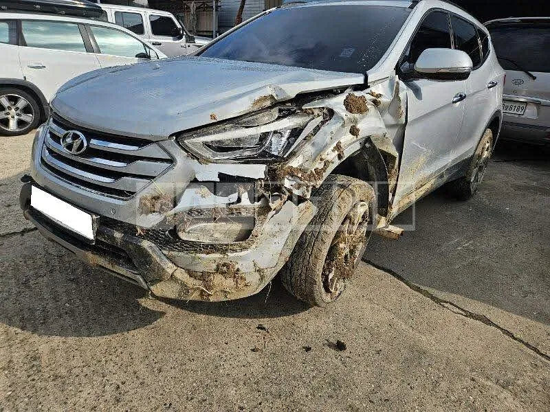 Photo 2 of 22: 2015 Hyundai Santa Fe, VIN KMHSW81XDFU458968 — Korean insurance auction