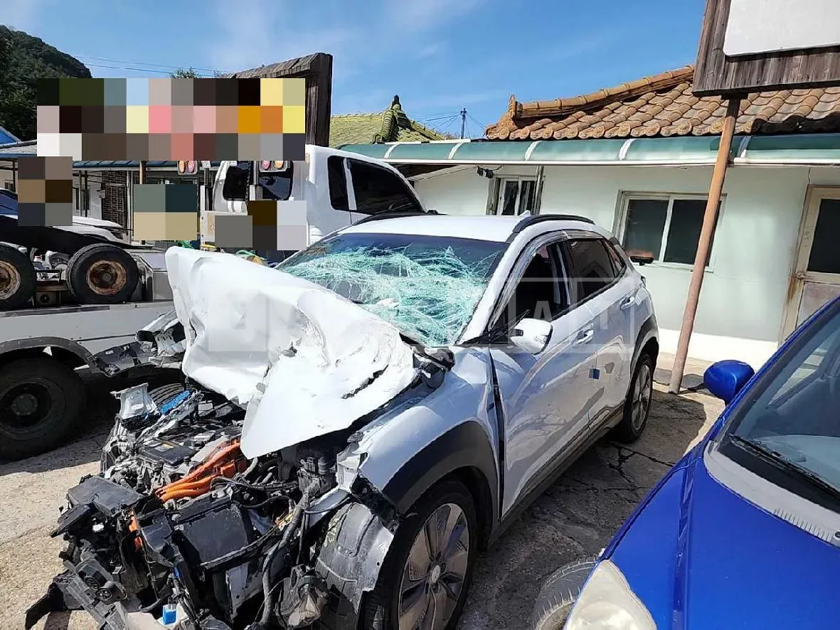 Photo 2 of 45: 2020 Hyundai Kona Electric (Kona Electric), VIN KMHK281GFLU095261 — Korean insurance auction