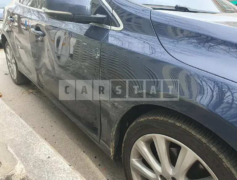 Photo 2 of 6: 2015 Volvo V40 D2, VIN YV1MV845BF2227192 — Korean insurance auction