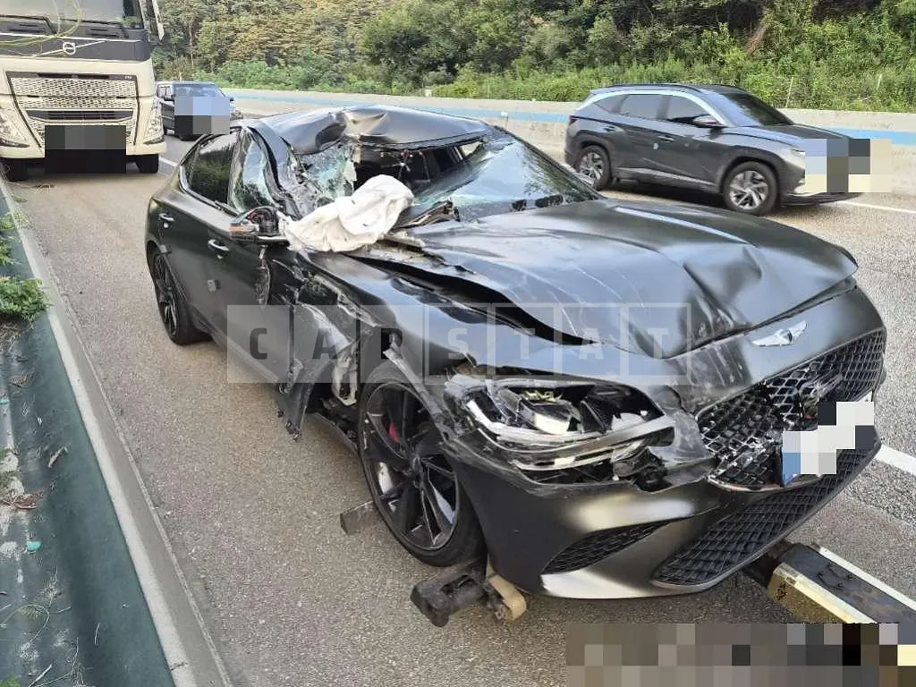 Photo 2 of 2: 2021 Genesis G70 — Korean insurance auction