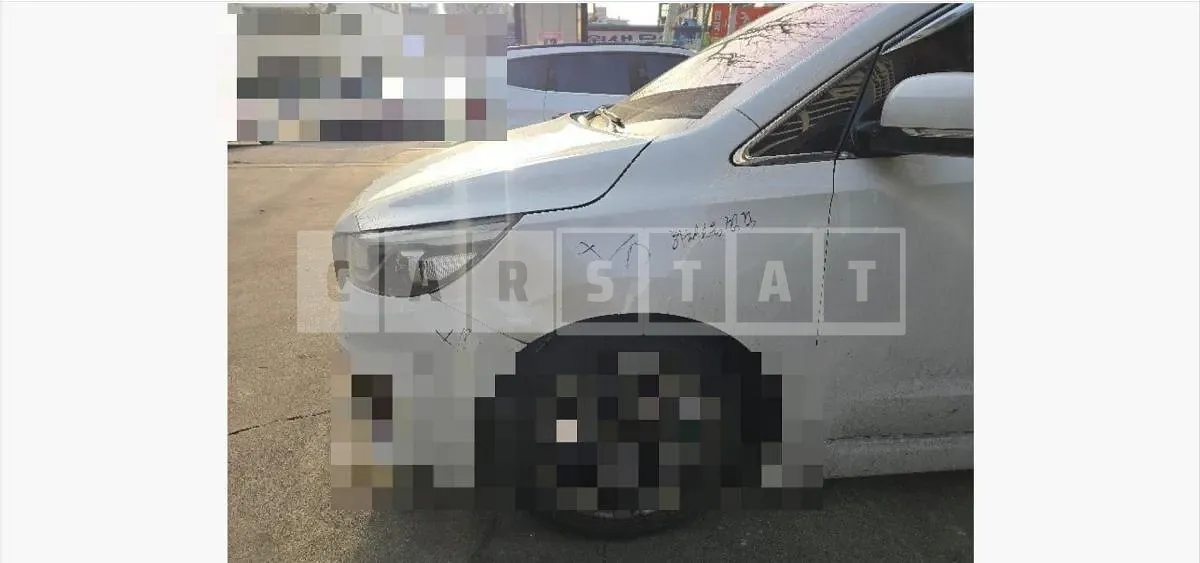 Photo 3 of 3: 2015 Kia (parts) Carnival L Headlamp — Korean insurance auction
