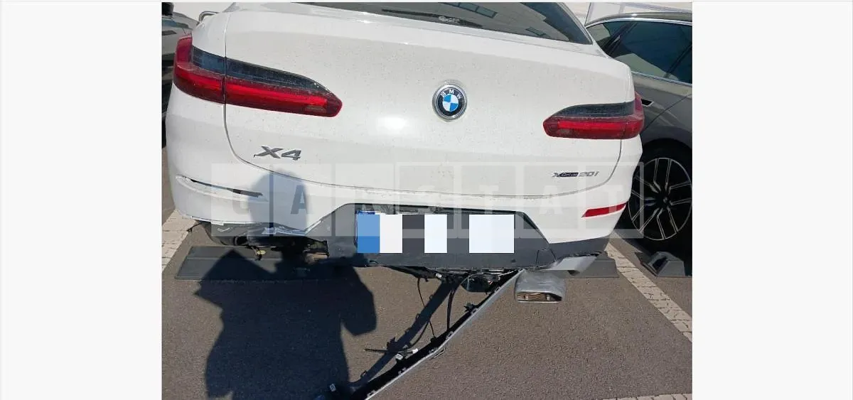 Photo 2 of 36: 2025 BMW X4 xDrive20i — Korean insurance auction