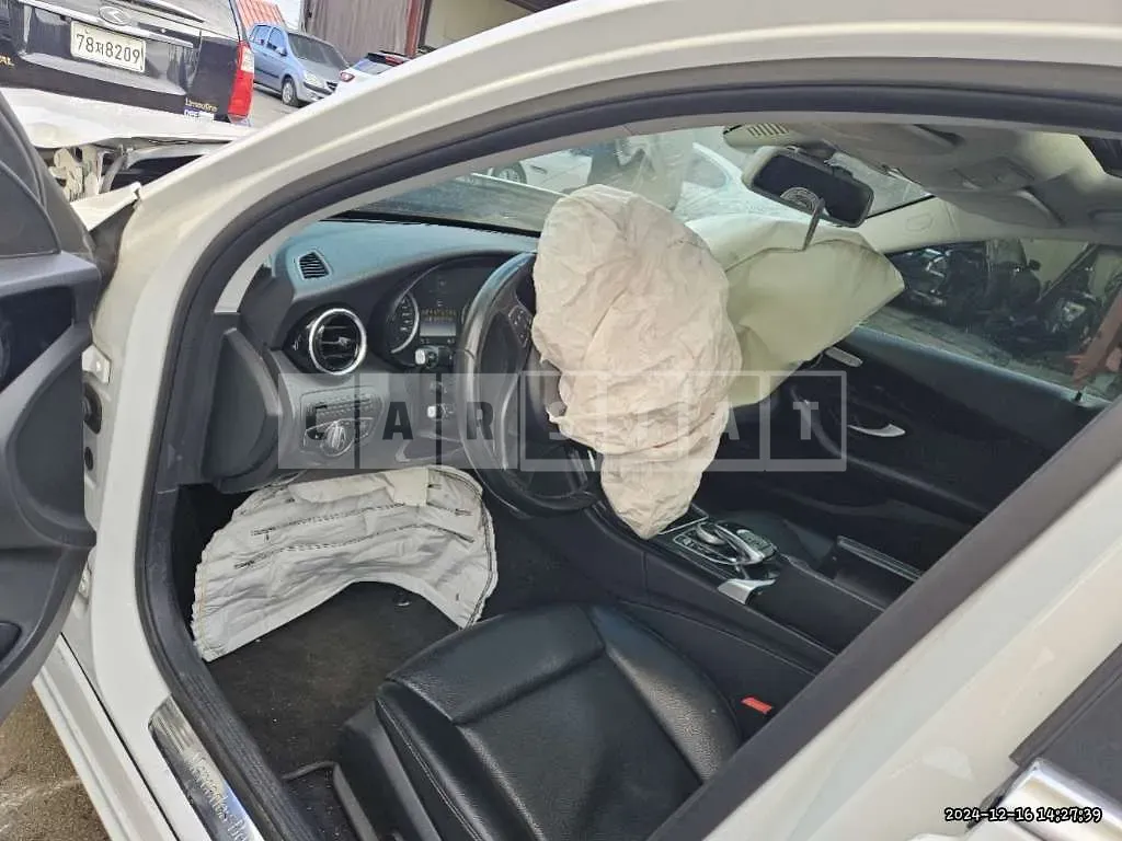 Photo 2 of 9: 2016 Mercedes-Benz C 200d — Korean insurance auction