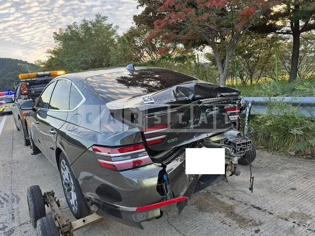 Photo 2 of 11: 2023 Genesis G80, VIN KMTGB41CDPU174361 — Korean insurance auction