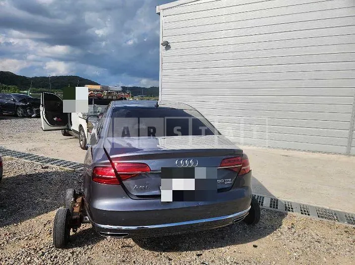 Photo 2 of 12: 2015 Audi A8L 50 TDI quattro — Korean insurance auction