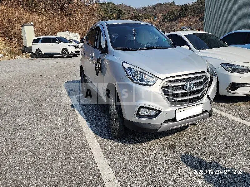 Photo 2 of 22: 2015 Hyundai Tucson, VIN KMHJT81VDFU076219 — Korean insurance auction