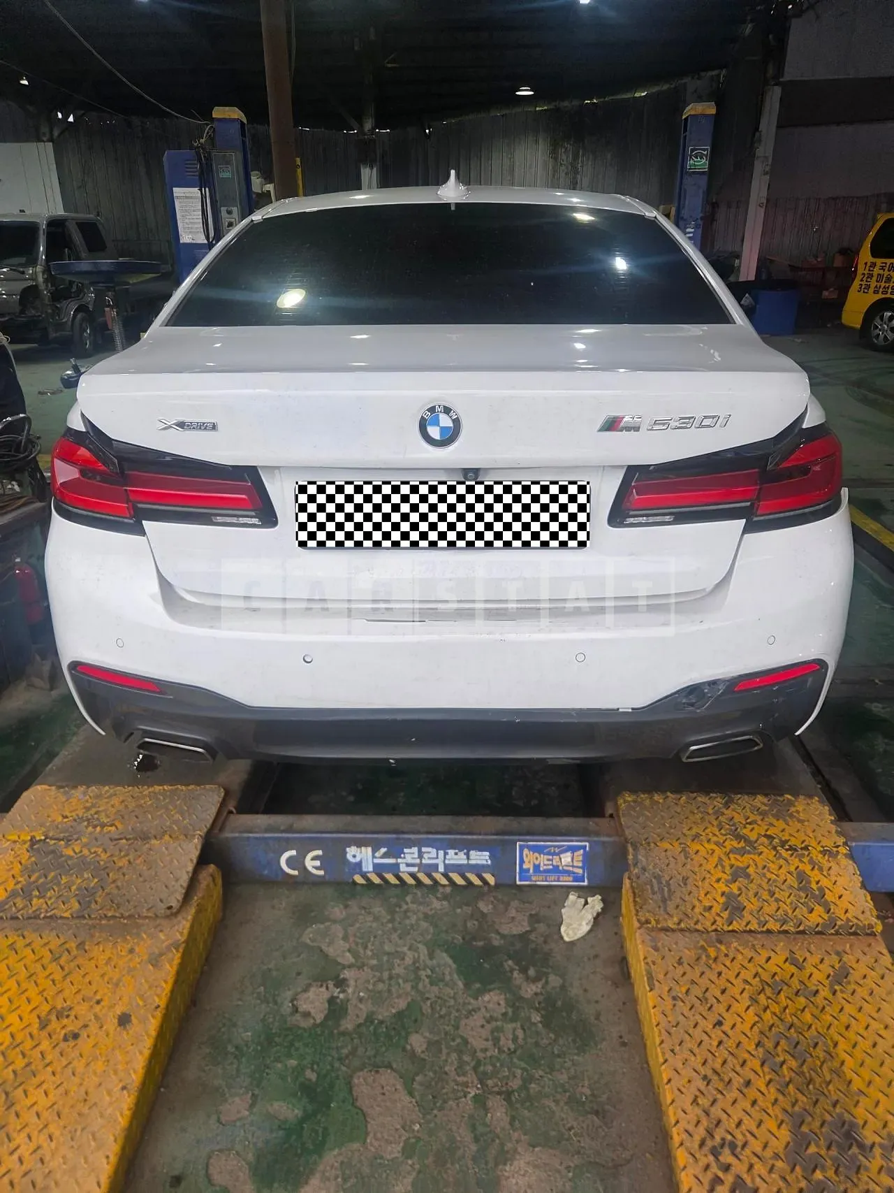 Photo 2 of 18: 2018 BMW 530i, VIN WBAJD3108JB255328 — Korean insurance auction