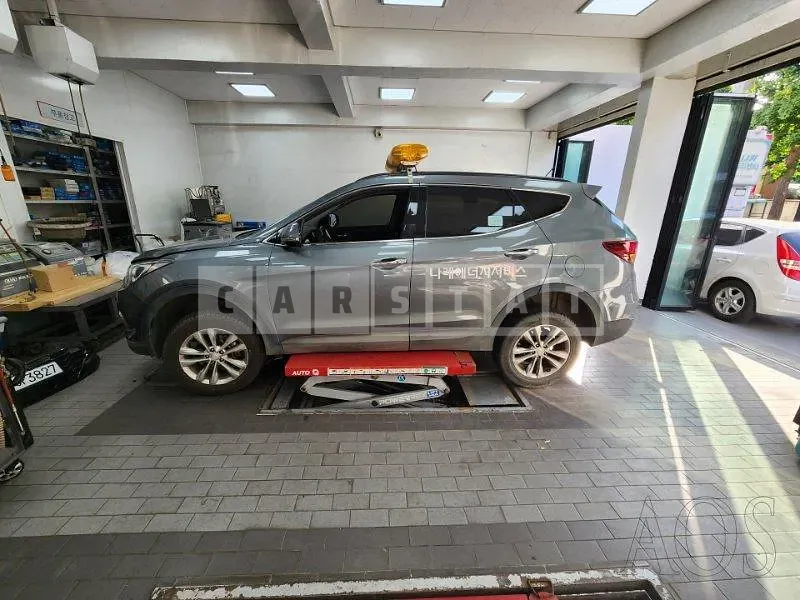 Photo 2 of 15: 2018 Hyundai Santa Fe, VIN KMHSW81UDJU864989 — Korean insurance auction