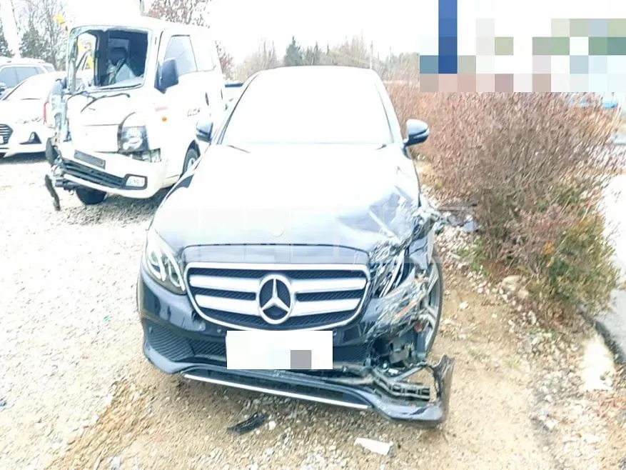Photo 2 of 13: 2019 Mercedes-Benz E300, VIN WDDZF4JBXKA688816 — Korean insurance auction