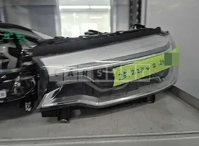 Photo 1 of 7: 2017 BMW (parts) 520d Headlamp — Korean insurance auction