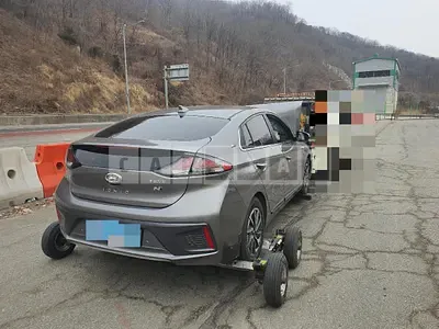 Photo 1 of 6: 2020 Hyundai Modern Ionic Electric, VIN KMHC051JFLU062684 — Korean insurance auction
