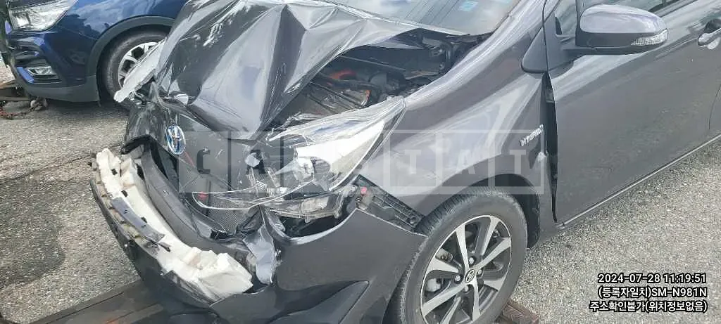 Photo 2 of 5: 2019 Toyota Prius C — Korean insurance auction
