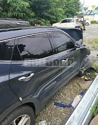 Photo 2 of 12: 2016 Hyundai Santa Fe, VIN KMHSW81UBGU572061 — Korean insurance auction