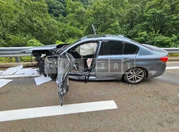 Photo 2 of 10: 2017 BMW 530i xDrive, VIN WBAJD910XHWC09900 — Korean insurance auction