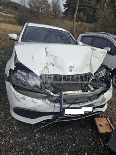 Photo 1 of 5: 2018 Mercedes-Benz E 300 4Matic, VIN WDDZF4KBXJA319645 — Korean insurance auction