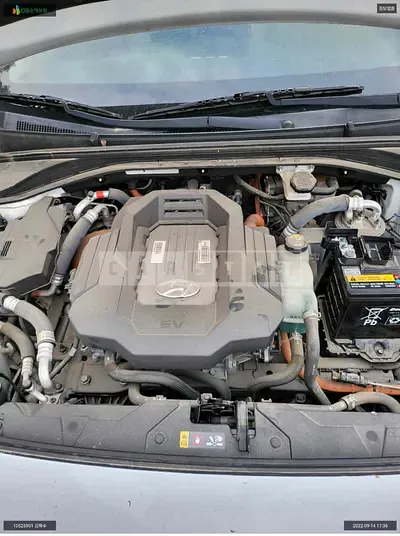Photo 1 of 8: 2016 Hyundai Ionic Electric, VIN KMHC051HFHU001449 — Korean insurance auction