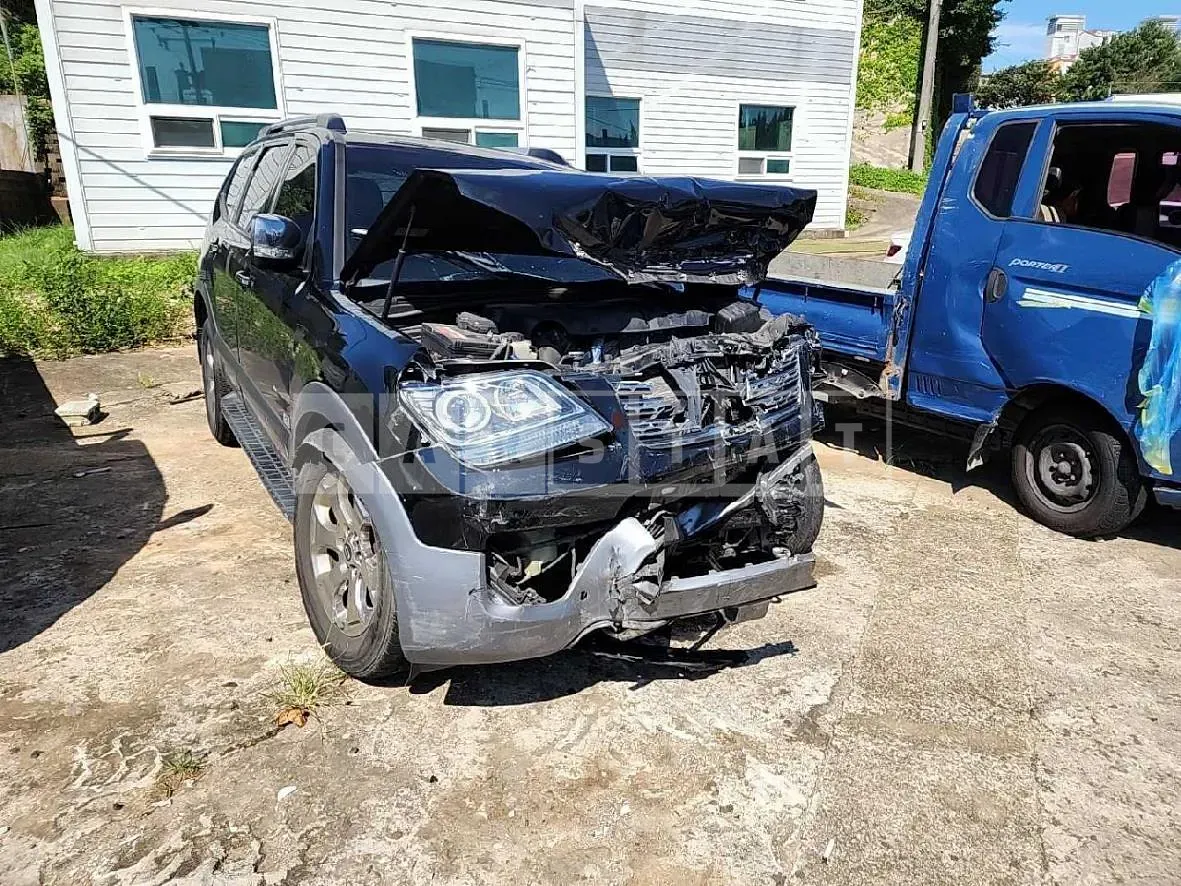 Photo 2 of 11: 2016 Kia Mojave 4WD, VIN KNAKN814DHA161274 — Korean insurance auction