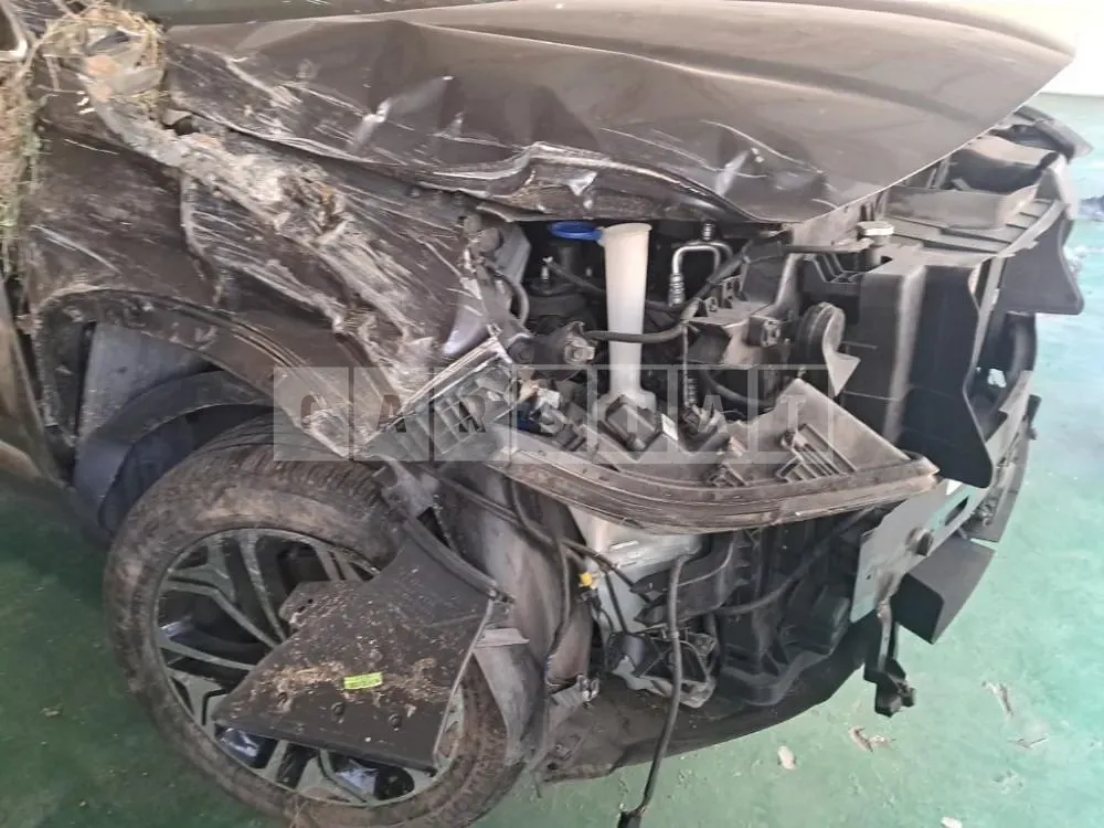Photo 2 of 19: 2018 Hyundai Santa Fe, VIN KMHS381CBKU026021 — Korean insurance auction