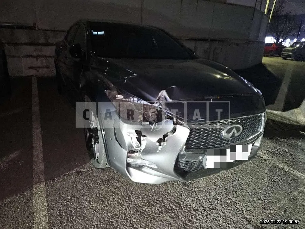 Photo 2 of 24: 2017 Infiniti Q30 — Korean insurance auction