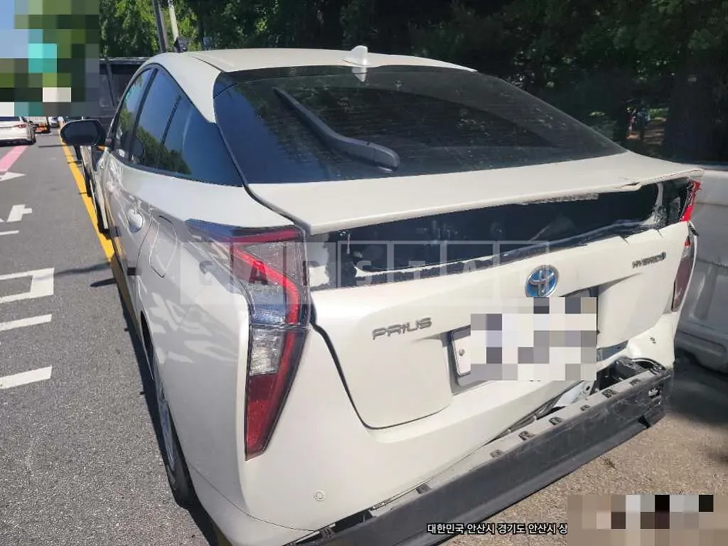Photo 2 of 8: 2018 Toyota Prius — Korean insurance auction