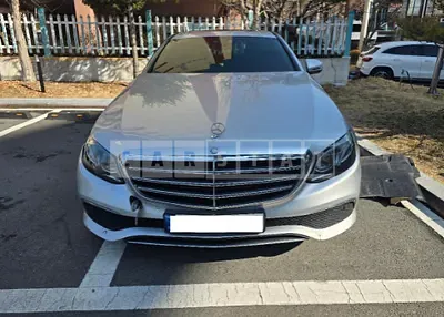 Photo 1 of 32: 2017 Mercedes-Benz E220d — Korean insurance auction