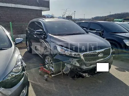 Photo 2 of 12: 2017 Kia Sorento, VIN KNAPS81ADHA338018 — Korean insurance auction