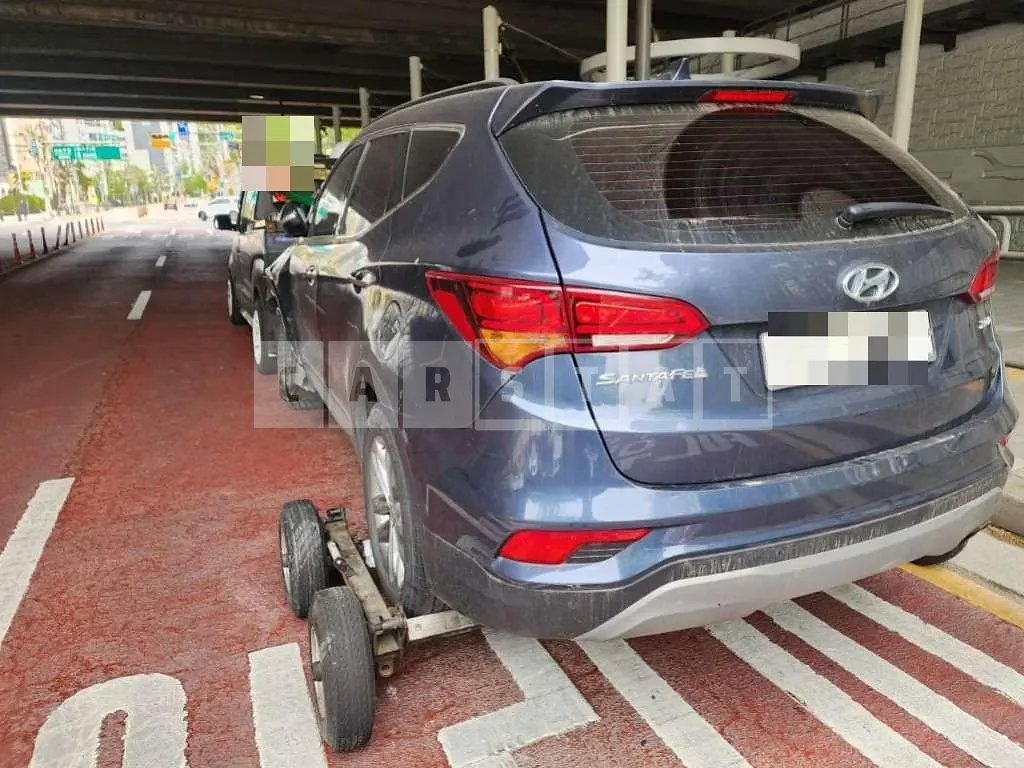 Photo 2 of 13: 2017 Hyundai Santa Fe DM — Korean insurance auction