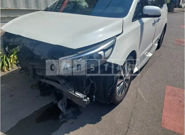Photo 2 of 8: 2017 Kia Carnival — Korean insurance auction