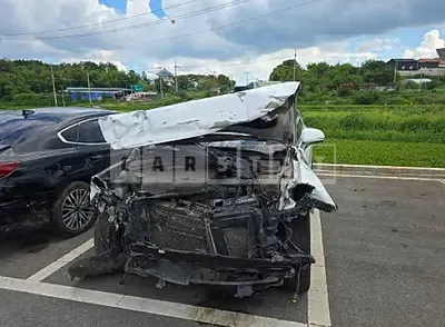 Photo 1 of 33: 2019 Hyundai Santa Fe — Korean insurance auction