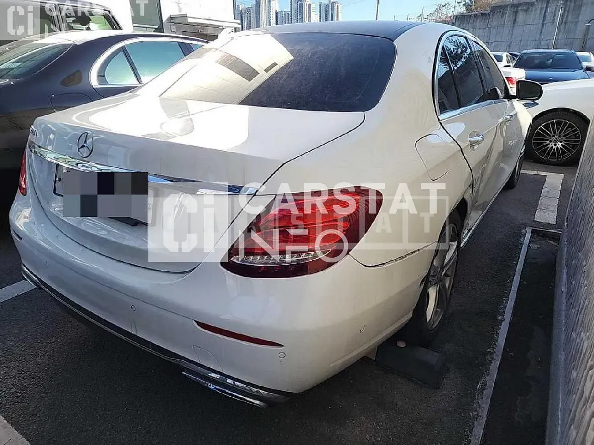 Photo 2 of 13: 2017 Mercedes-Benz E220d, VIN WDDZF0EB3HA143813 — Korean insurance auction