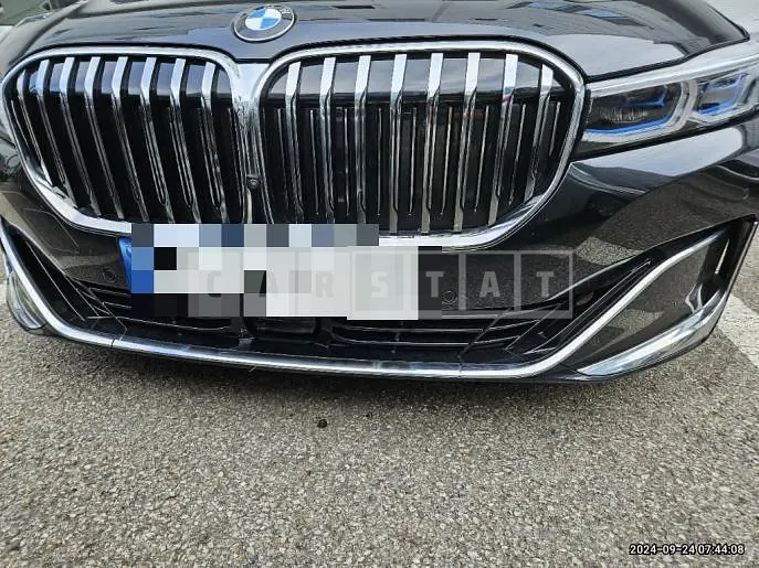 Photo 2 of 38: 2022 BMW 740i — Korean insurance auction